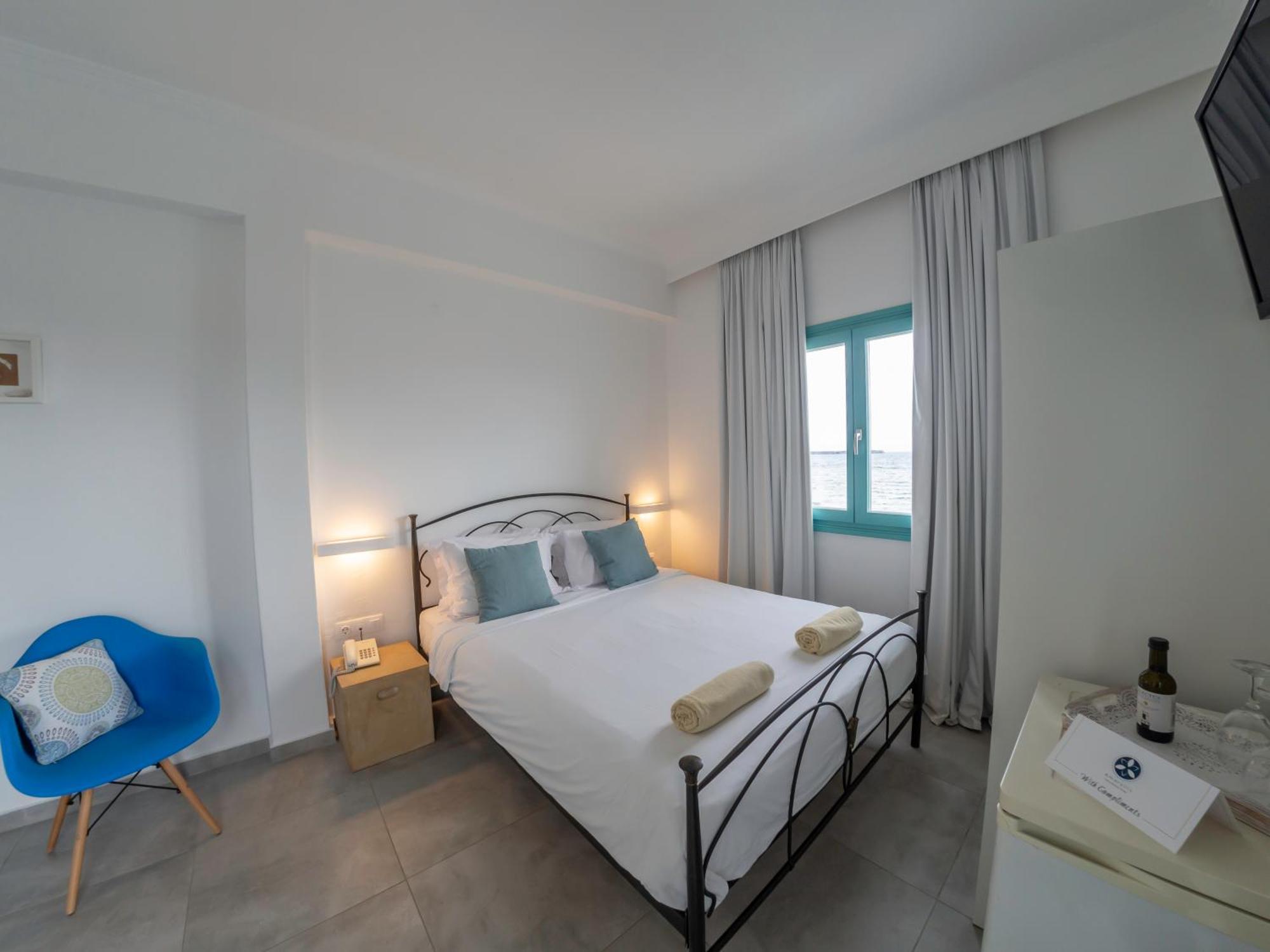 Amaryllis Beach Hotel Chrisi Akti  Room photo